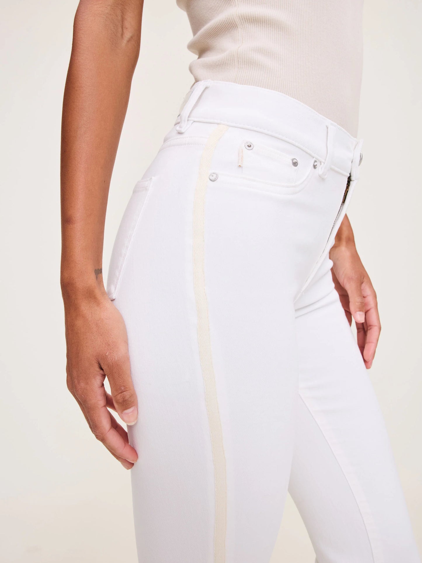 Mara Straight White Stripe
