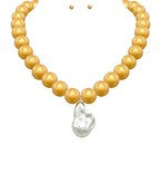 Wood/Baroque Pearl Necklace | Gold