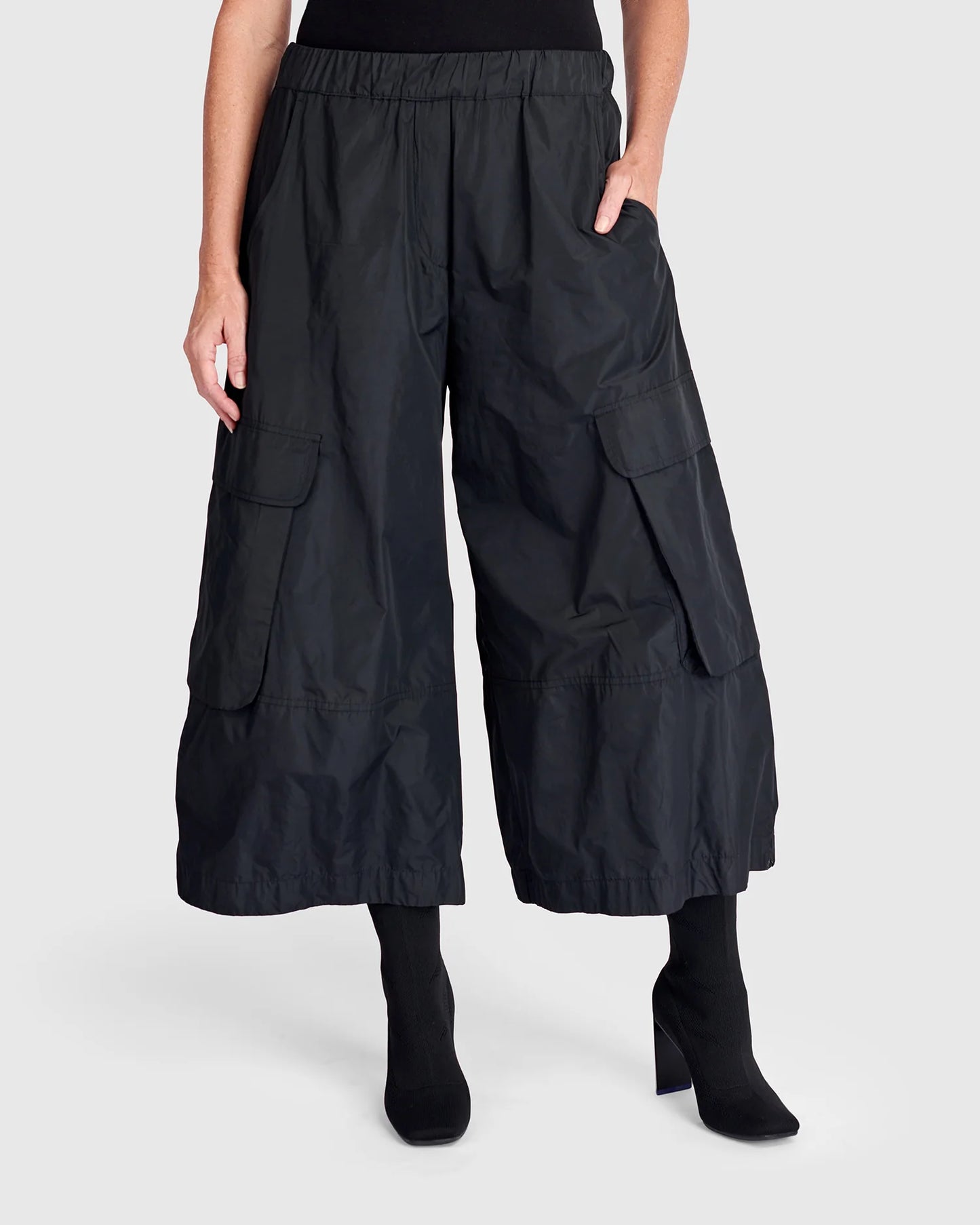Wide Cargo Pants | Black