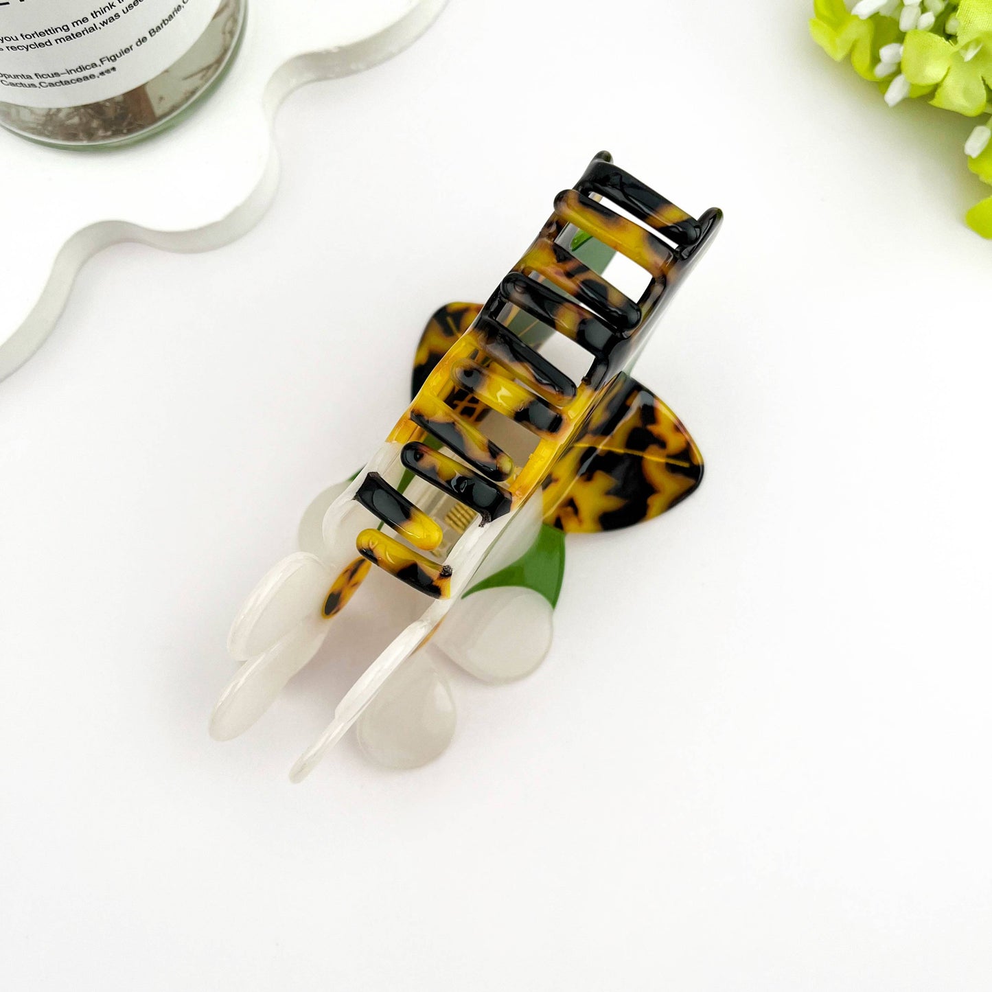 🌼 Creative Mini Daisy Floral Acetate Hair Claw Clip: White