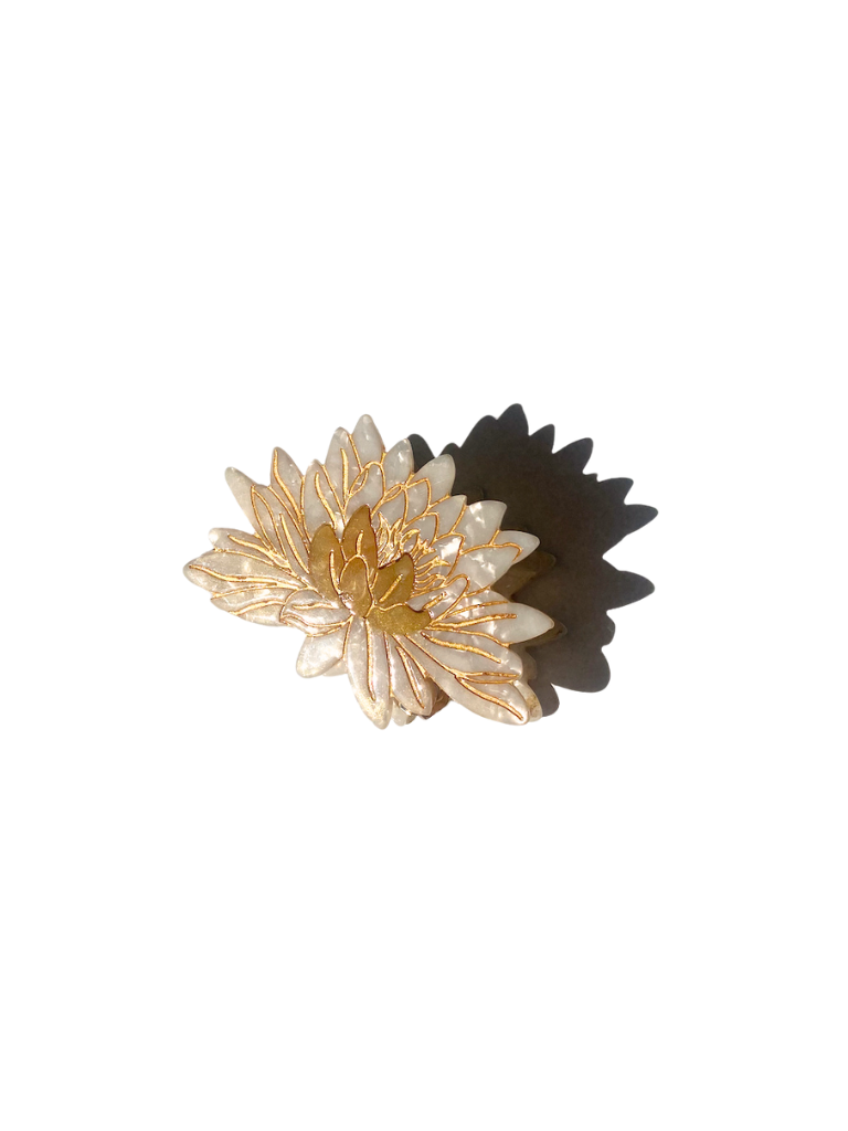 Waterlily Flower Claw | White