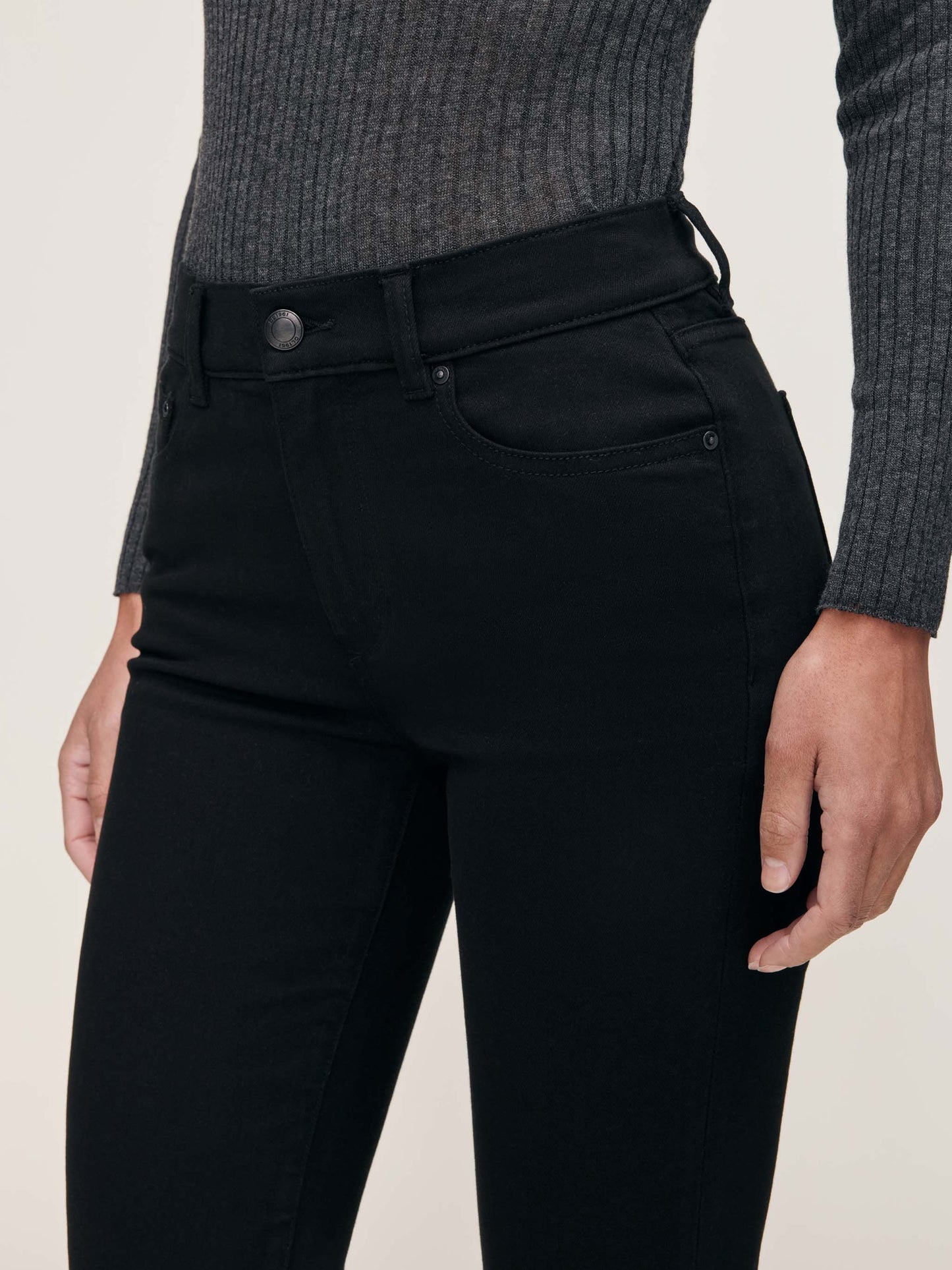 Mara Straight | Black