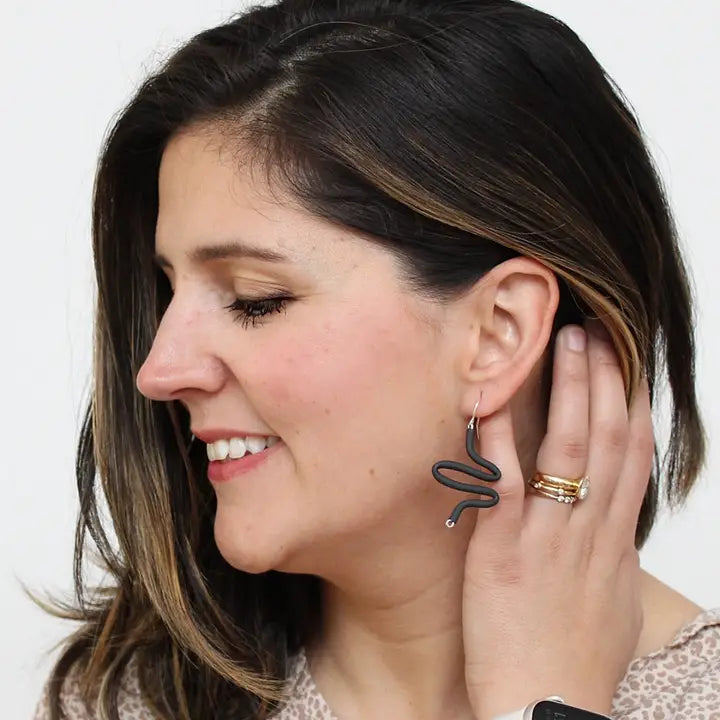 Naya Tubing Earrings | Blk