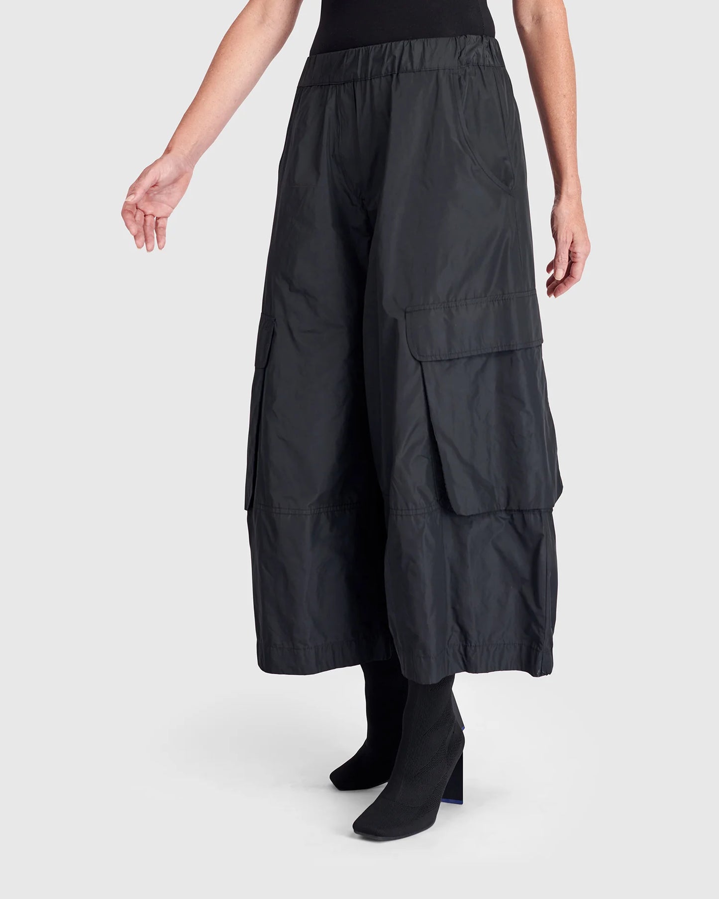 Wide Cargo Pants | Black