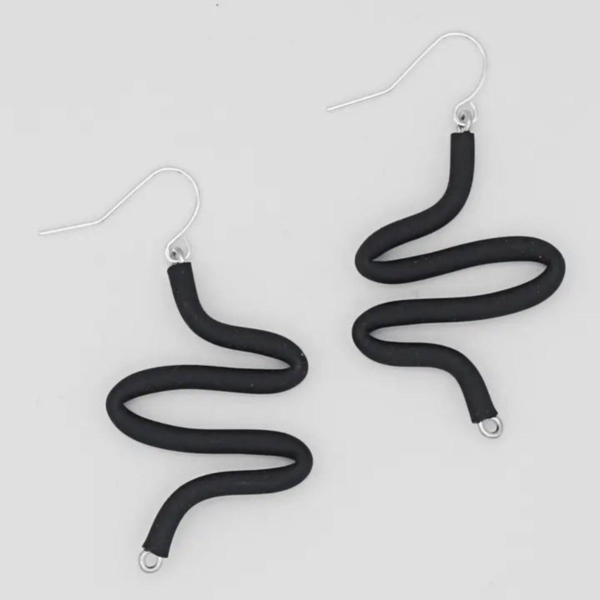 Naya Tubing Earrings | Blk