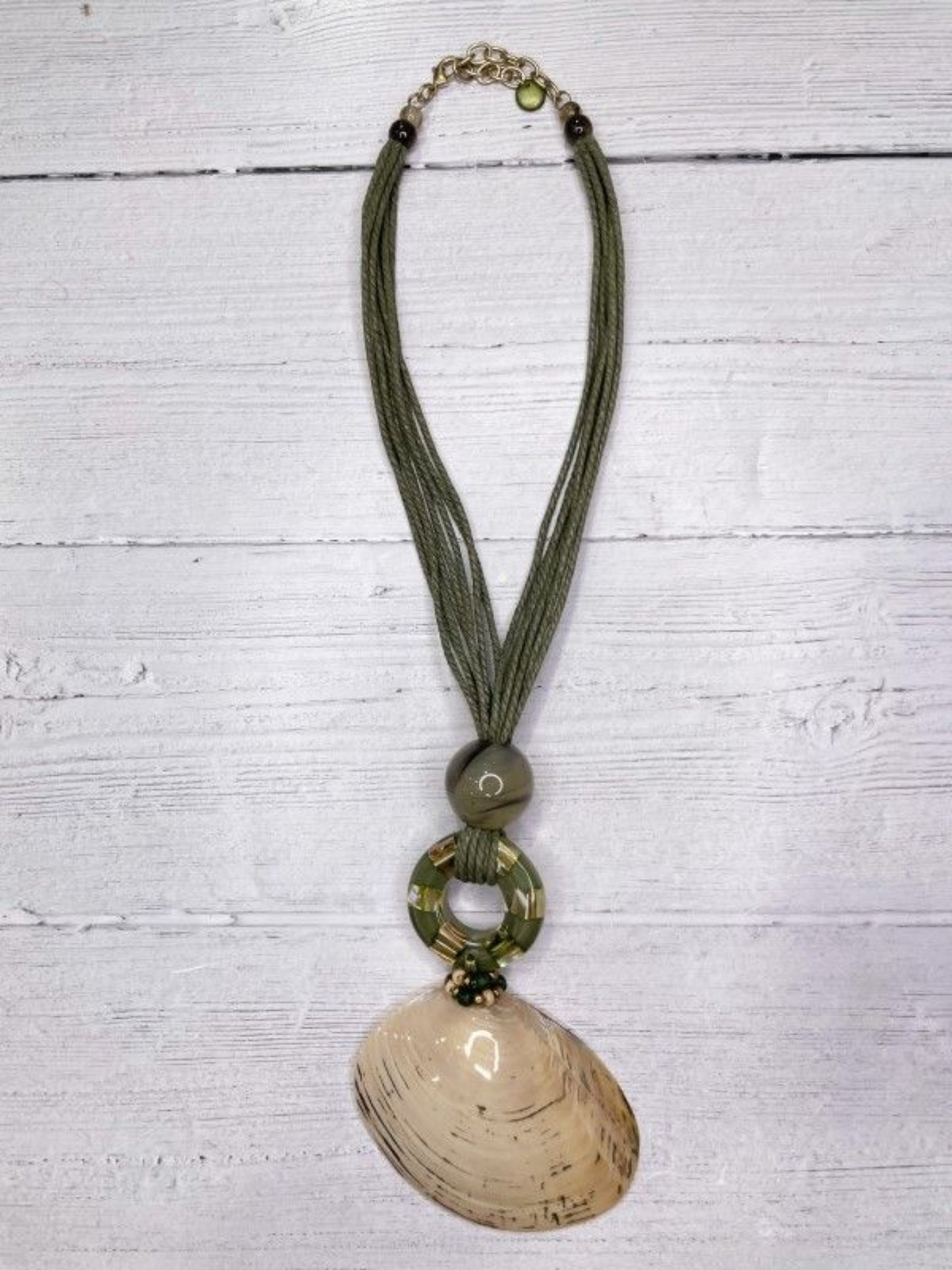 Shell Necklace | Olive