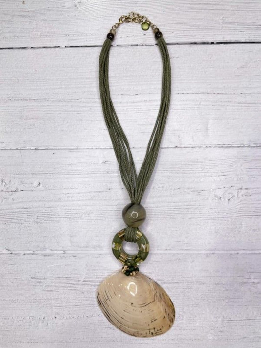Shell Necklace | Olive